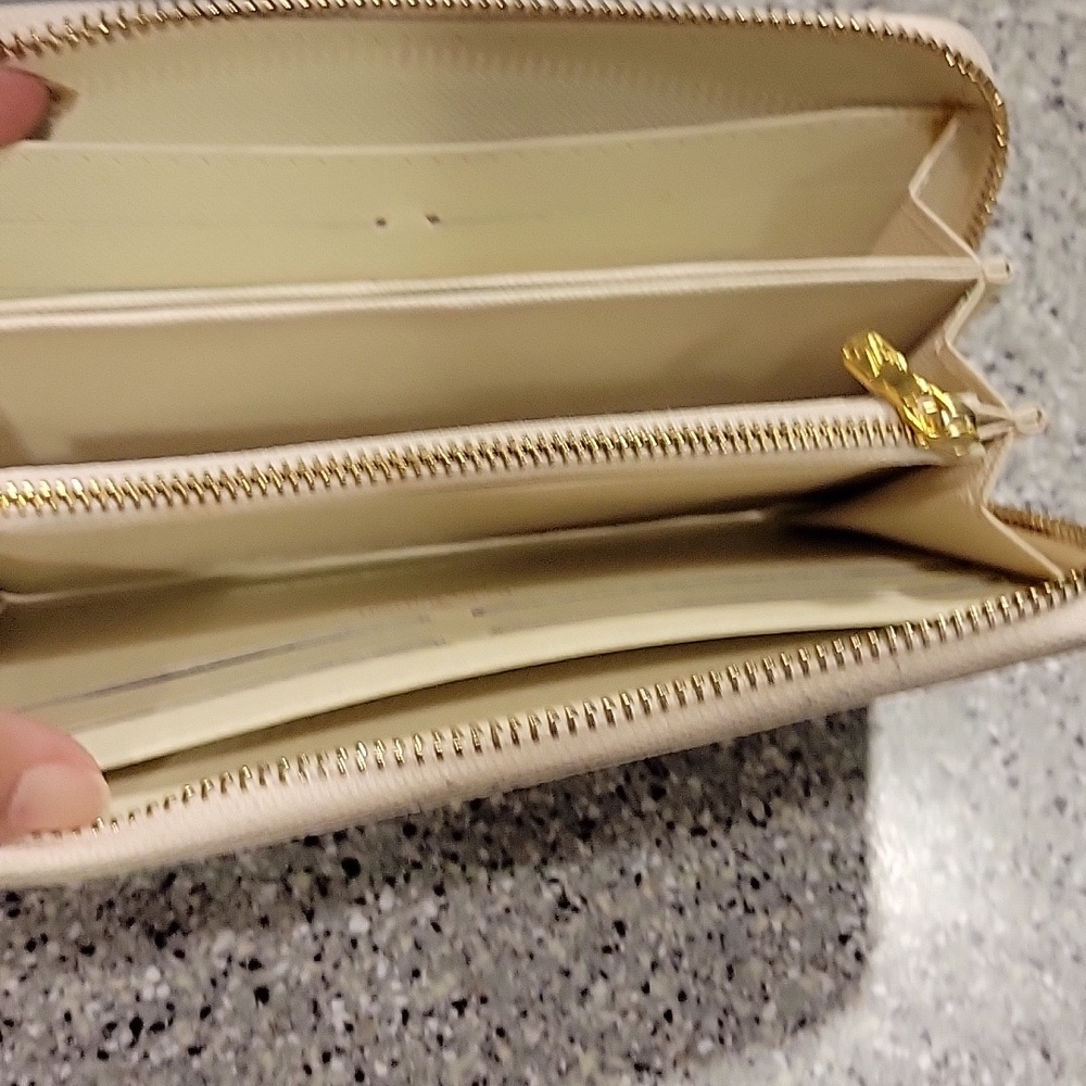 Louis Vuitton Cream and Gray Checkered Zip Wallet - Picture 4 of 8